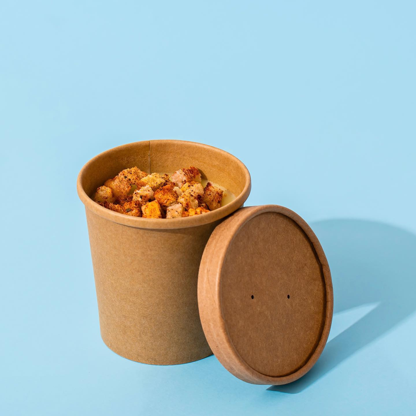 Kari-out paper container with croutons